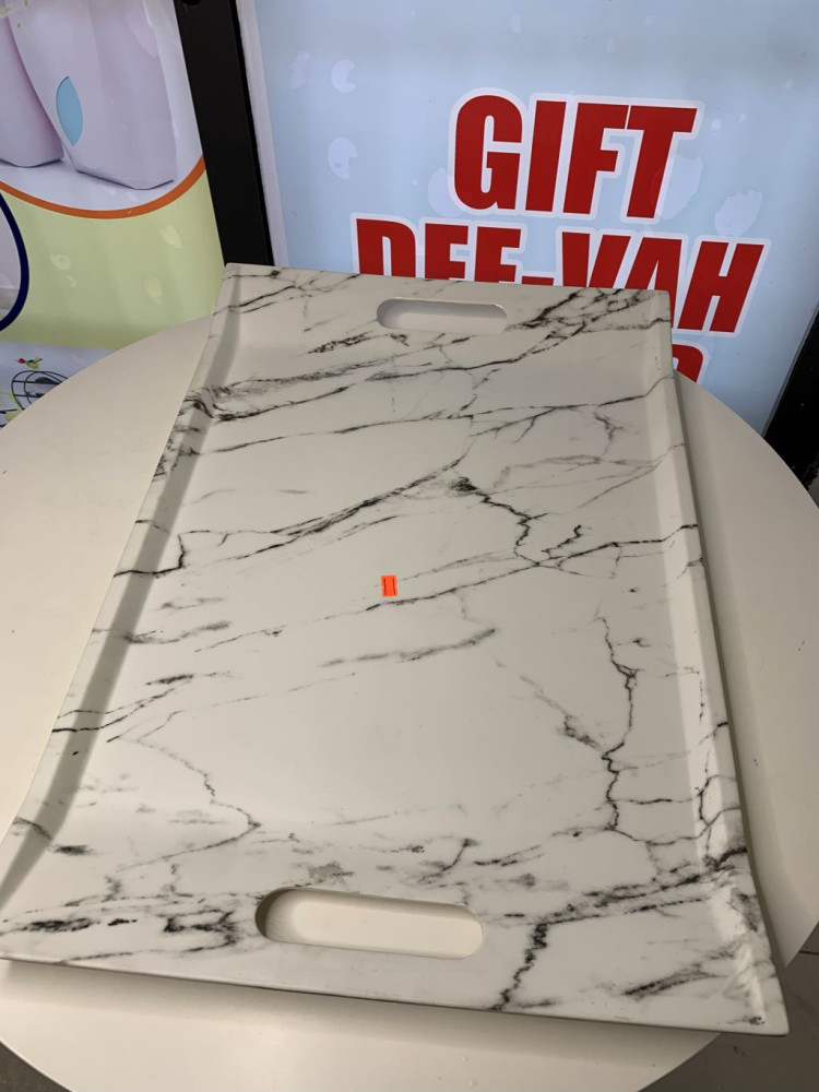 BIG PLASTIC SERVING TARY