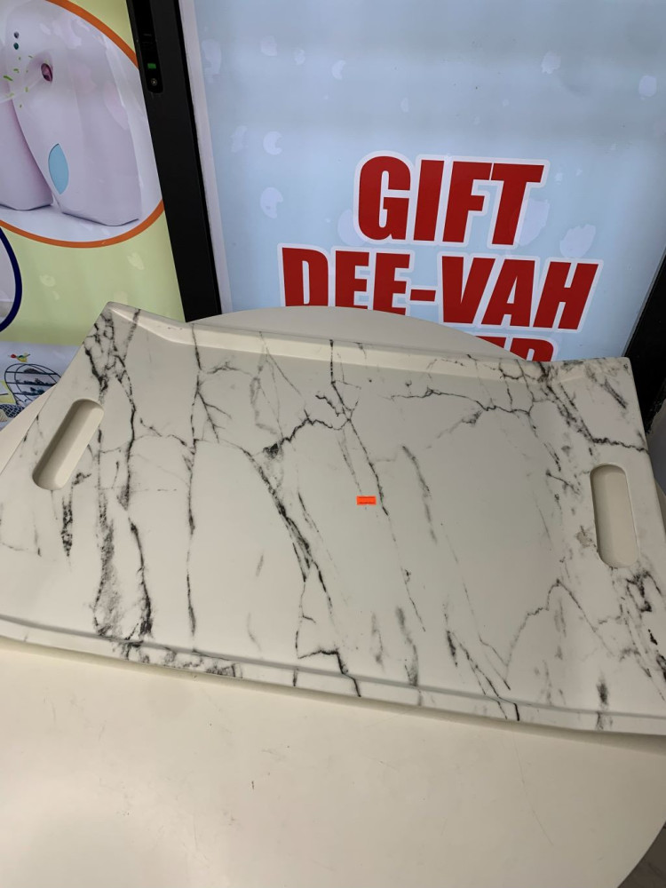 BIG PLASTIC SERVING TARY