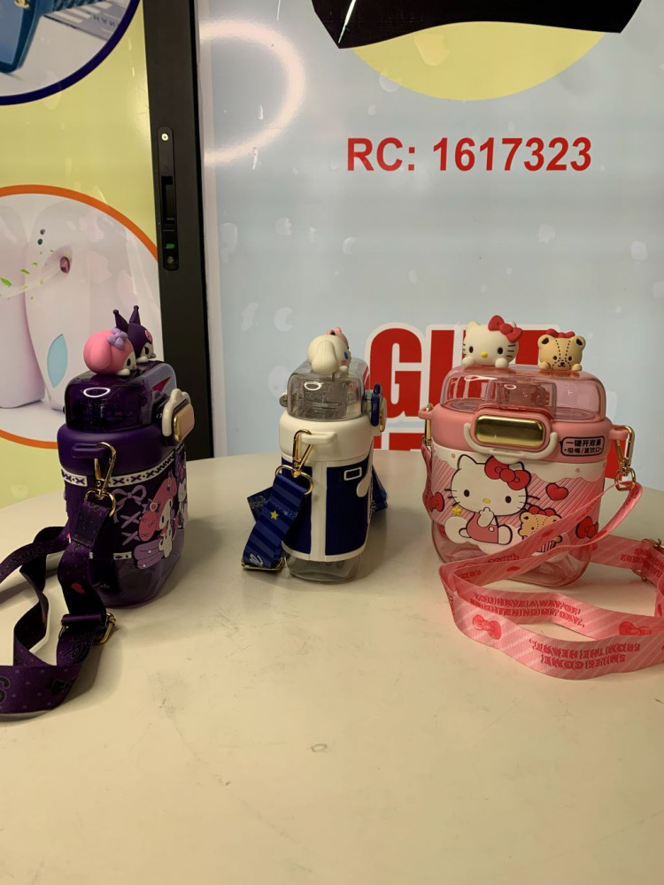 HELLO KITTY WATER BOTTLE