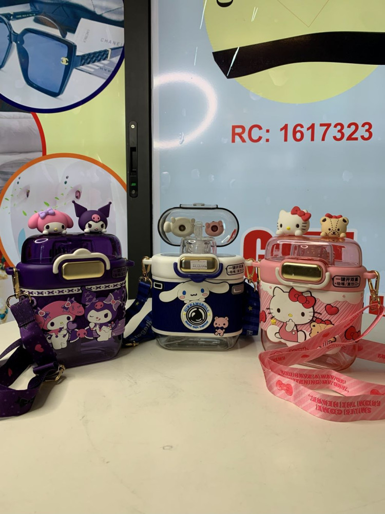 HELLO KITTY WATER BOTTLE